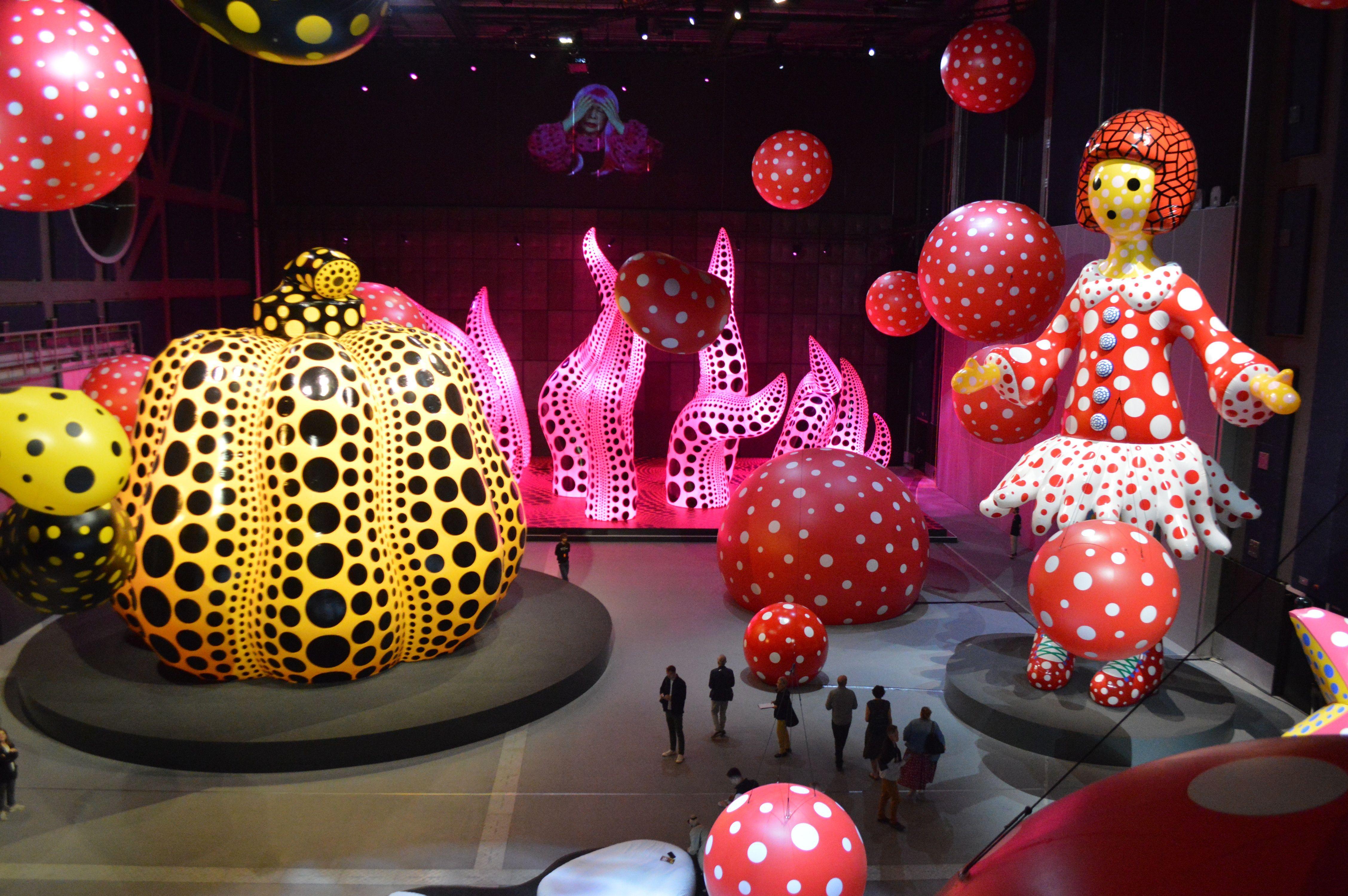 Kusama je organizovala veliku izložbu u Mančesteru 2023. godine