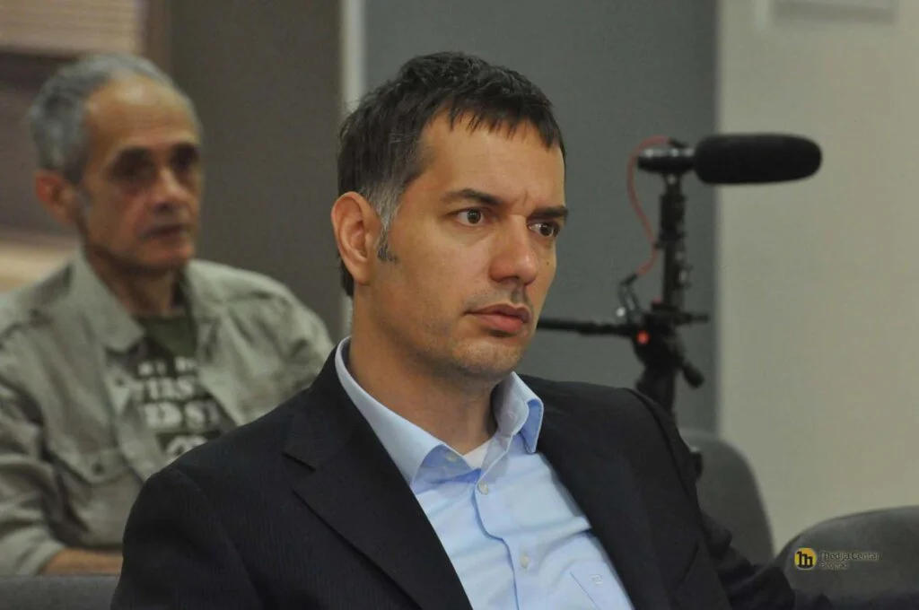 izbori u oktobru "Dojadio je i bogu i ljudima": Zašto Vučiću odgovaraju izbori u oktobru? 3