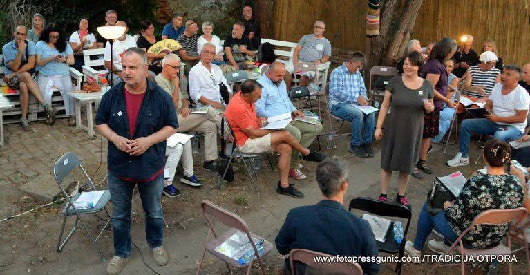 novi optimizam „Tradicija otpora“ okupila Zrenjanince: Pozorište bez podele na publiku i izvođače 3
