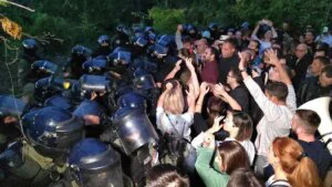 Apel građanima da ne napadaju policiju 1