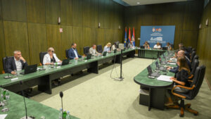 Pokrajinska vlada iz robnih rezervi pomaže socijalno ugroženo stanovništvo: Biće podeljeno 50.000 paketa 1