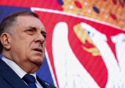 Dodik sa zastavom