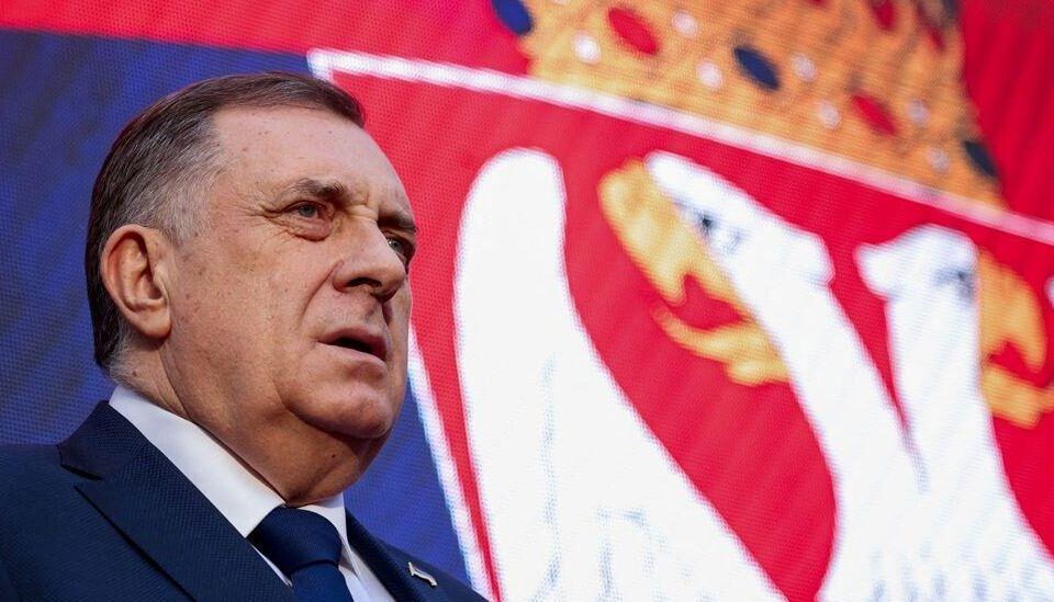 Dodik sa zastavom