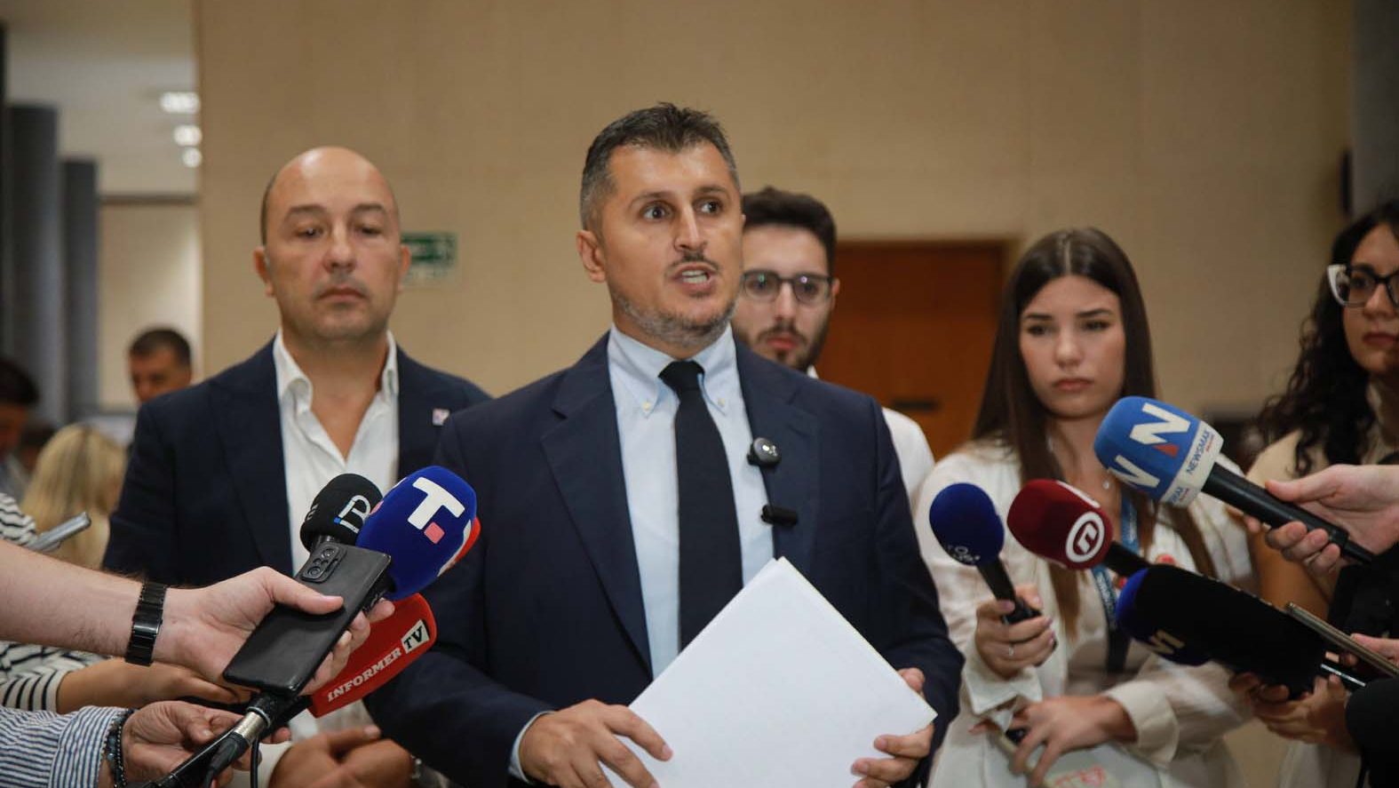 "Znam iz iskustva, jer su me snimali od pekare u kojoj kupujem kifle...": Opozicionari o prisluškivanju 4