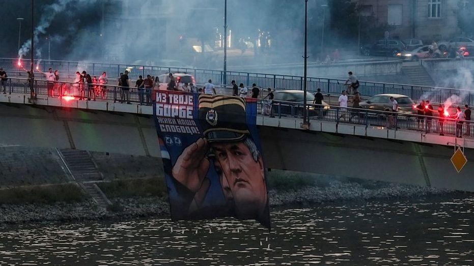 slika Ratka Mladića na Varadinskom mostu