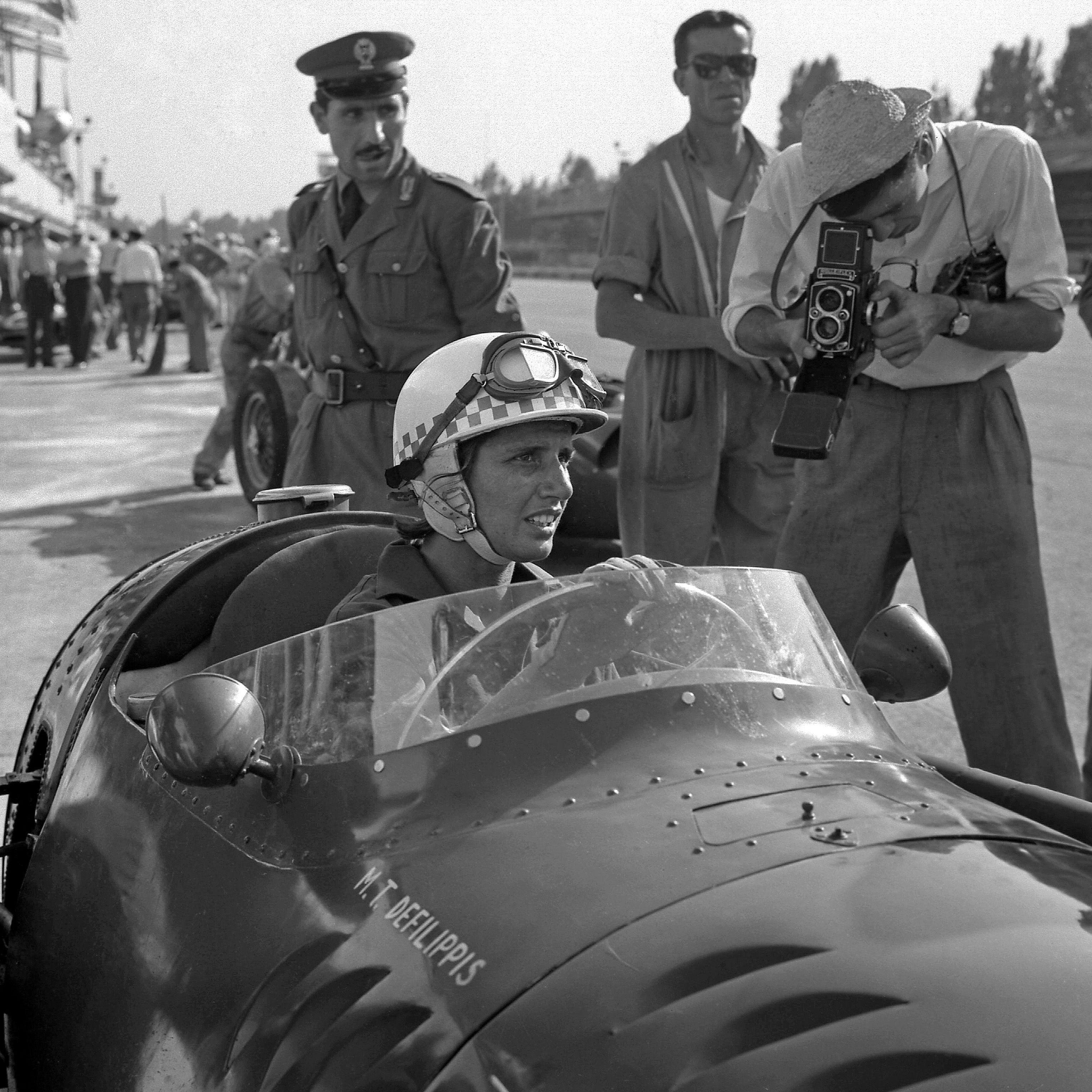 Marija Tereza de Filipis, Italijanka i prva žena koja se takmičila u Formuli 1, vozila je za Maserati 1958. godine u njenoj rodnoj Monci