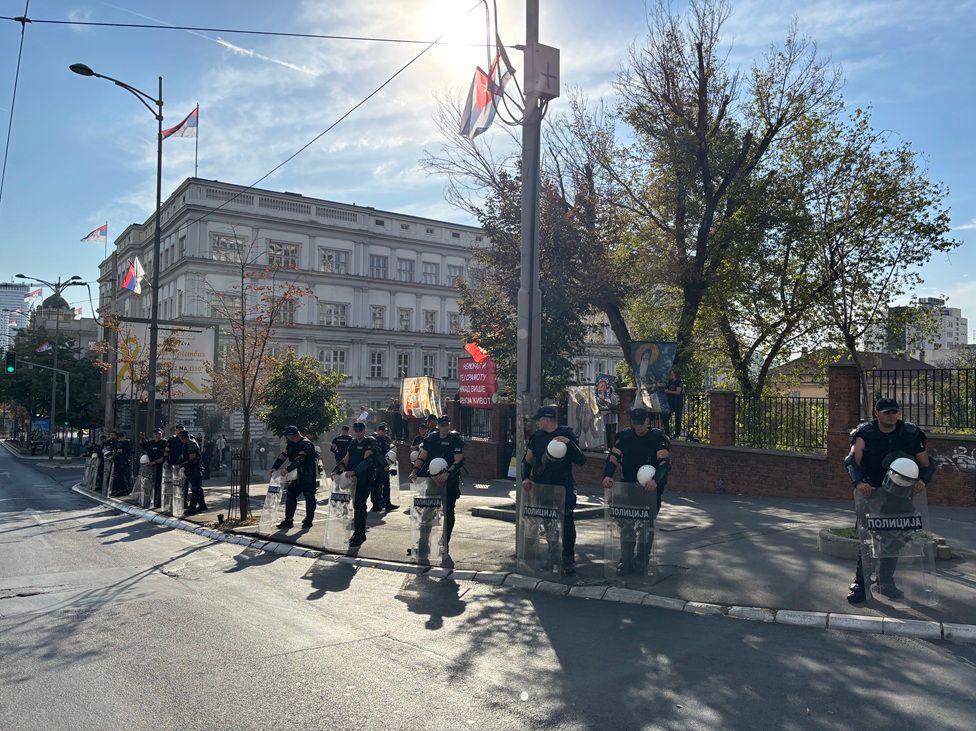 Špalir policje na ruti Prajda