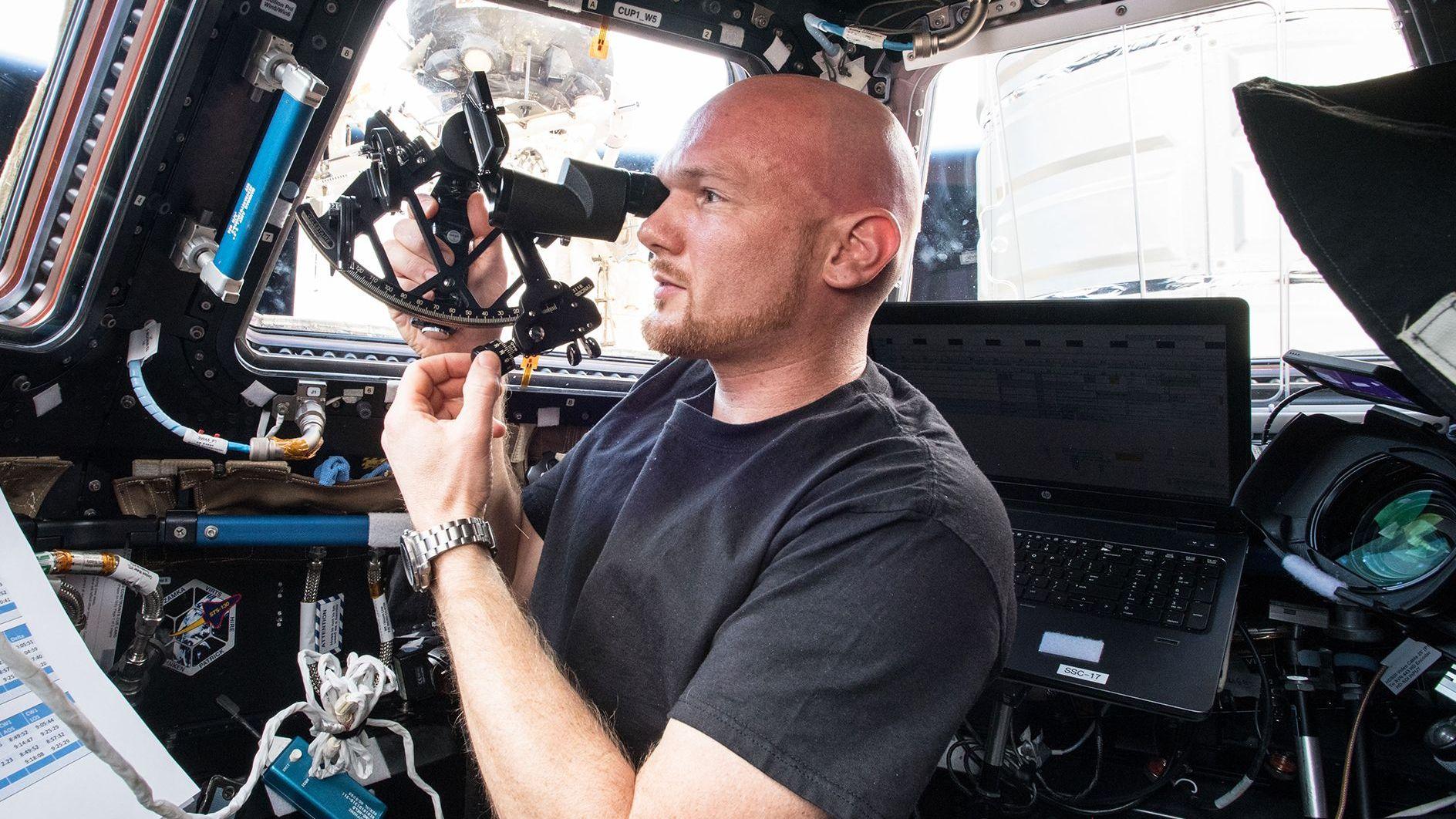 Astronaut Aleksander Herst testirao je sekstant na Mešunarodnoj svemirskoj stanici 2018.