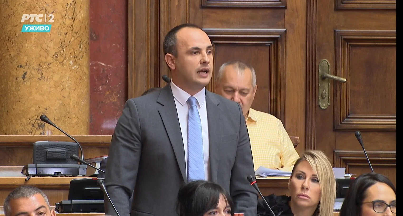 Naprednjački „izborni inženjering" ili praznik demokratije: O raspisivanju izbora i tome šta nas čeka narednih mesec i po 7 Naprednjački „izborni inženjering" ili praznik demokratije: O raspisivanju izbora i tome šta nas čeka narednih mesec i po 5