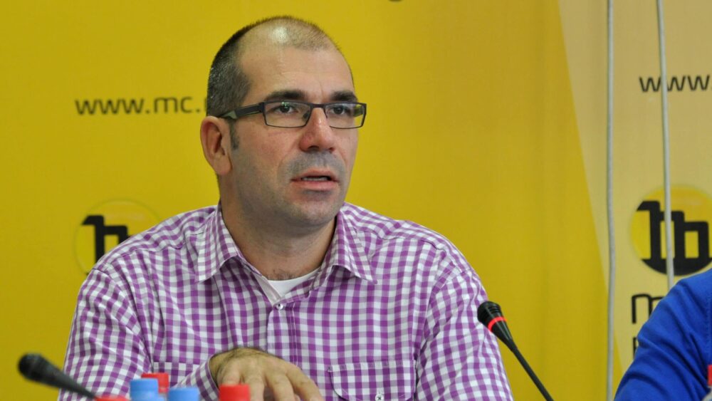 Šta je poručio rektor Đokić dolaskom ispred Pravnog fakulteta? 4 Šta je poručio rektor Đokić dolaskom ispred Pravnog fakulteta? 4