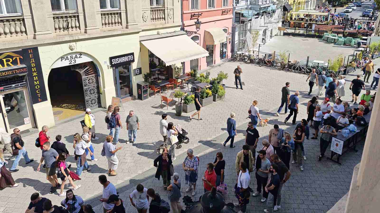 Obara li Vučić svetske rekorde u prikupljanju potpisa za kandidaturu? 3 Obara li Vučić svetske rekorde u prikupljanju potpisa za kandidaturu? 3