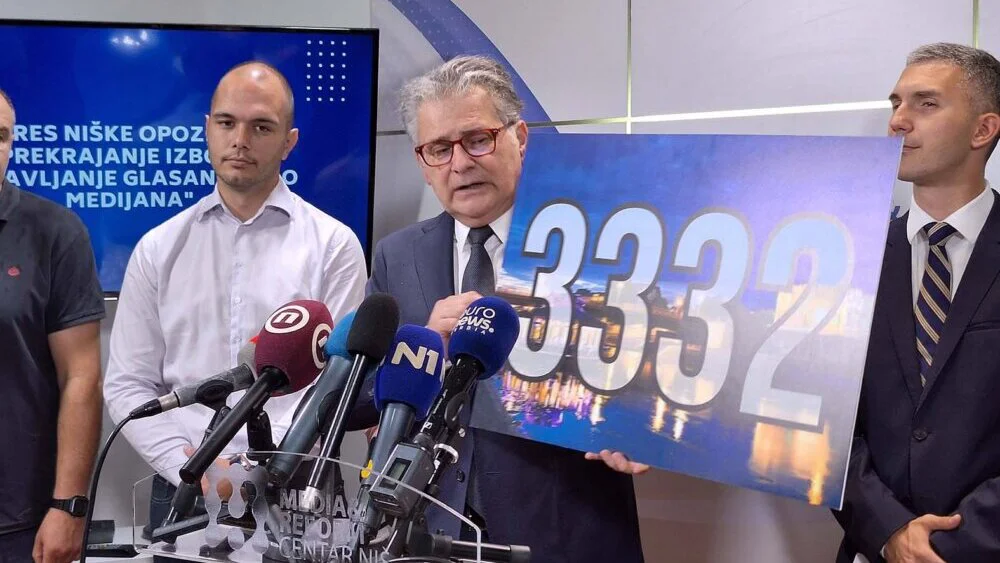 "Bolje da ne dolazi, dobiće manje glasova": Zašto je Vučić najavio završni miting naprednjaka u Nišu? 4