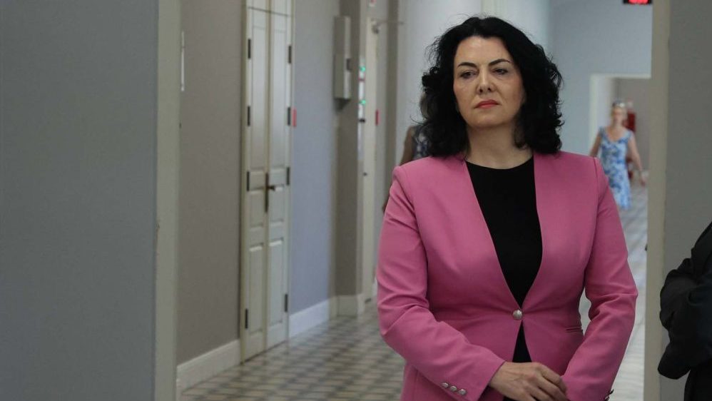 Dragana Sotirovski u sudu Zašto na listi "Aleksandar Vučić-Ujedinjena Srbija" nema gradonačelnika, a ni ostalih vodećih funkcionera iz Niša? 5