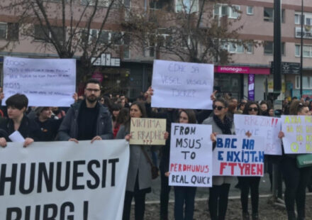 Kosovo: Četvrta noć protesta zbog presude Specijalizovanih veća u Hagu 1