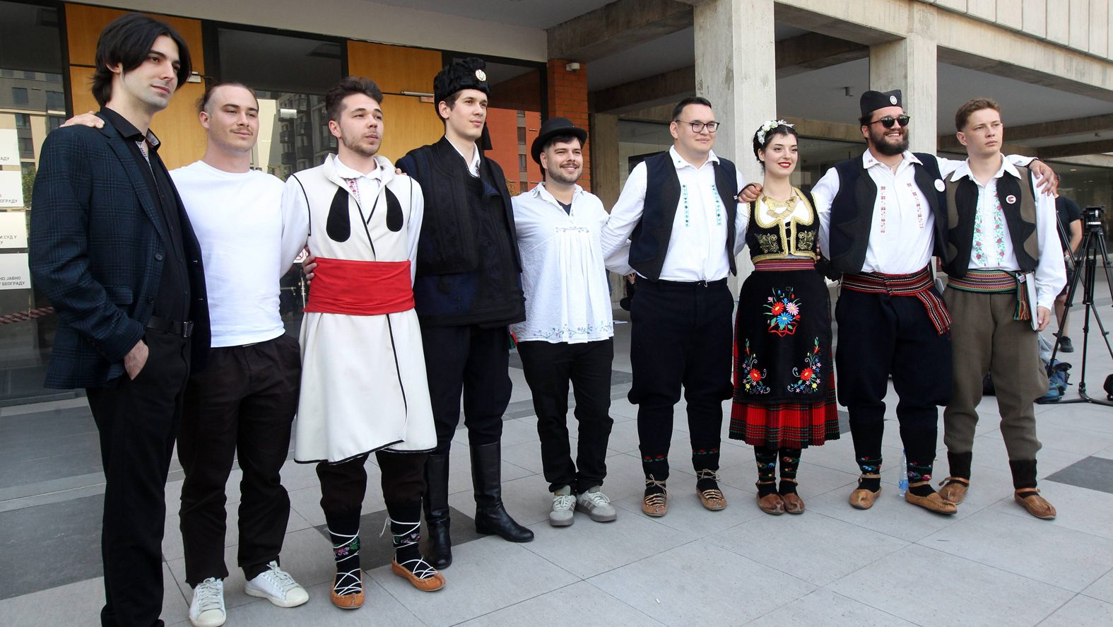 Postoje dve opcije – ili ćemo da menjamo državu ili ćemo da menjamo državu 5 Postoje dve opcije – ili ćemo da menjamo državu ili ćemo da menjamo državu 5