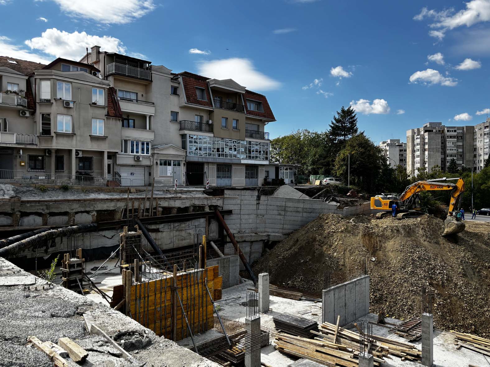 "Šta je, bre, ovo, ljudi": Reporterka Danasa na mestu gde se urušio beton, zbog čega su stanari evakuisani (FOTO) 3 "Šta je, bre, ovo, ljudi": Reporterka Danasa na mestu gde se urušio beton, zbog čega su stanari evakuisani (FOTO) 3
