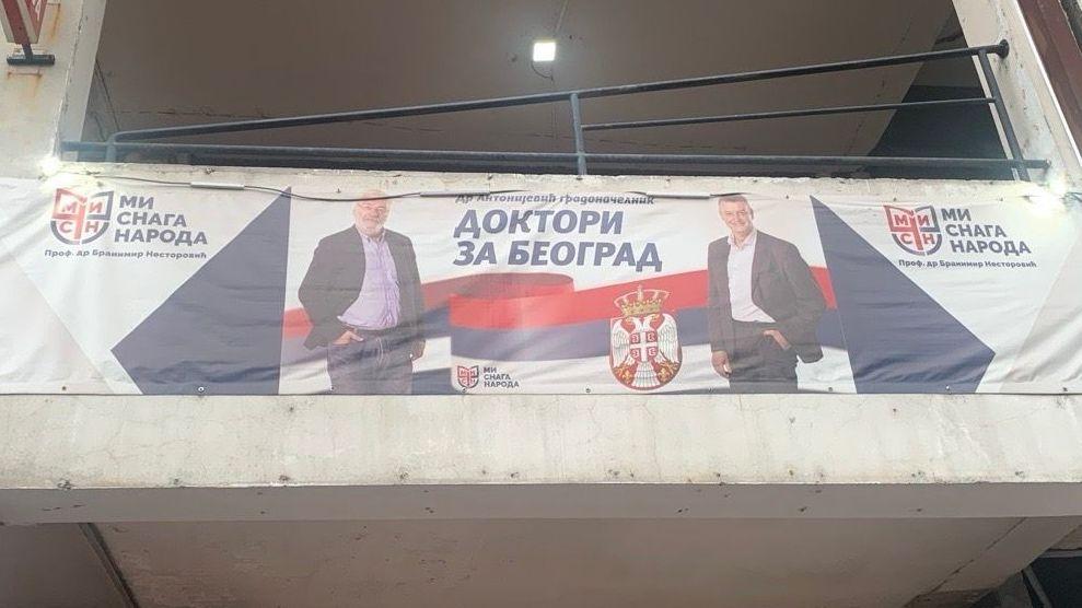 Transparent na zgradi na kojoj su Branimir Nestorović i Borislav Antonijević