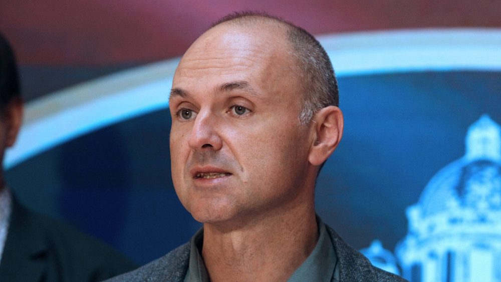 Rastislav Dinić "Evropsko odelo, a ispod radikalski šinjel": O Vučićevoj izjavi da Srbija vodi slobodarsku i nezavisnu politiku, na putu za EU 4