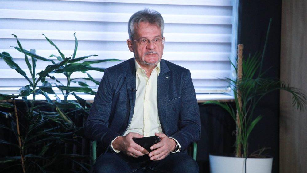 Hvali se kilometrima asfalta, a uništio institucije i "otpuzao" sa Kosova: Da li je Vučić na mestu predsednika Srbije postigao "istorijske uspehe"? 11