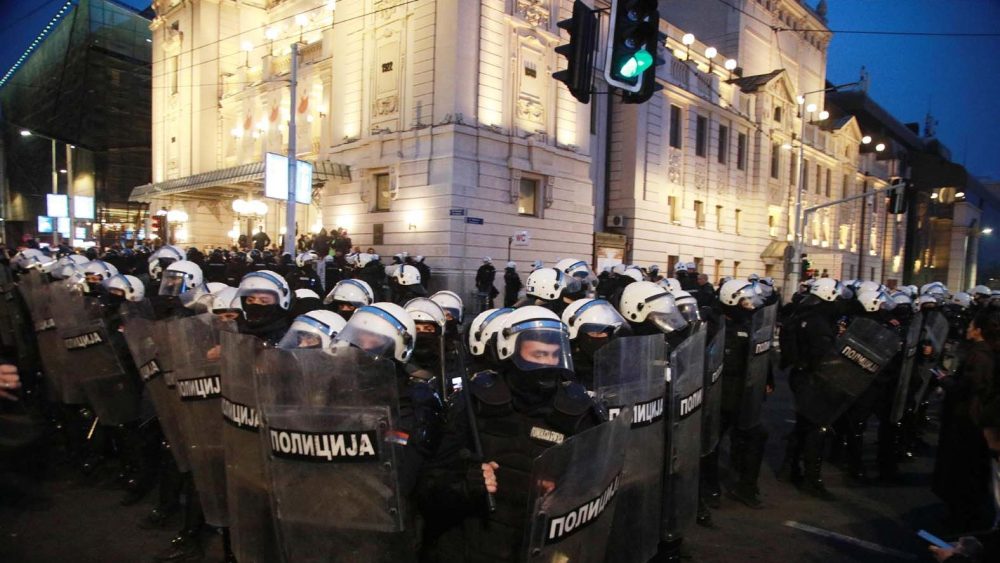 Hvali se kilometrima asfalta, a uništio institucije i "otpuzao" sa Kosova: Da li je Vučić na mestu predsednika Srbije postigao "istorijske uspehe"? 4