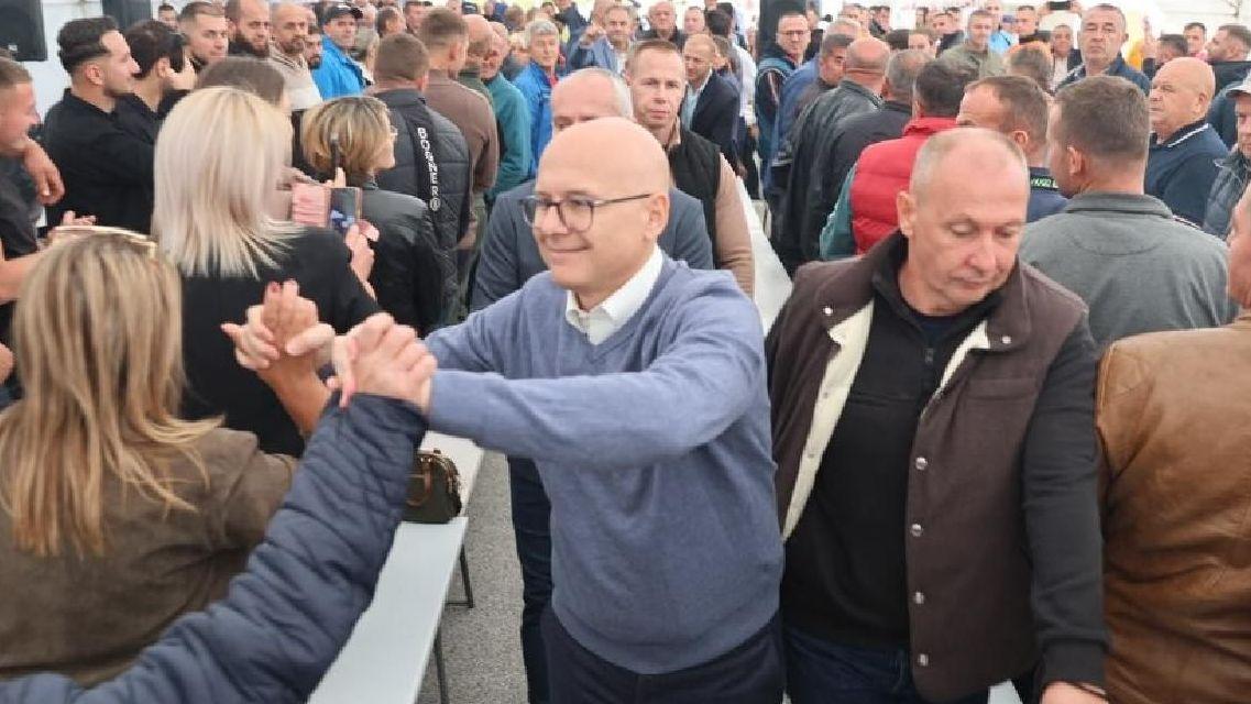 Miloš Vučević, predsednik SNS-a na predizbornom skupu 