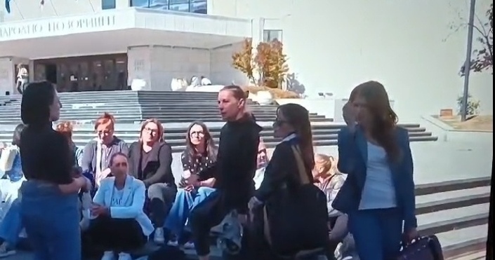 aja jung "Aja Jung nema pet godina igračkog iskustva“: Advokat balerina SNP-a za Danas, umetnice poručuju – „pustila je našu decu“ 3