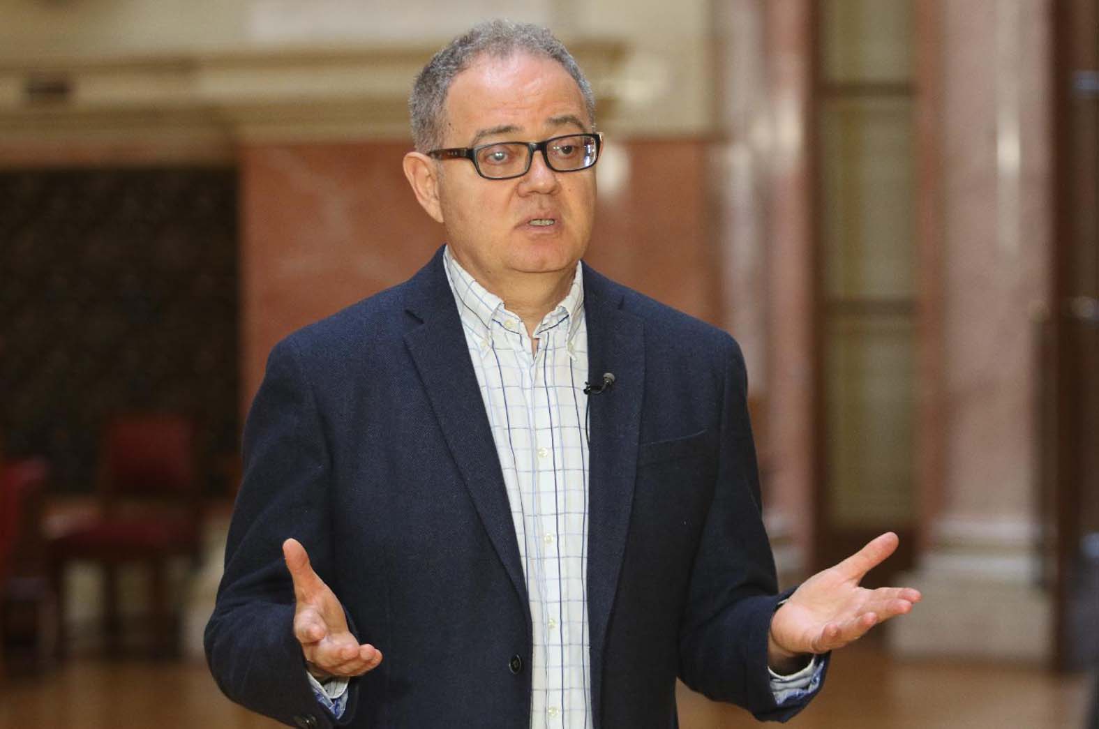 Da li se najavom o smeni 50 odsto lokalnih funkcionera javnost priprema za lokalne izbore, zajedno sa predsedničkim? 5 Zoran Lutovac