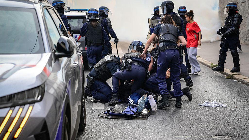 policajci u lionu 