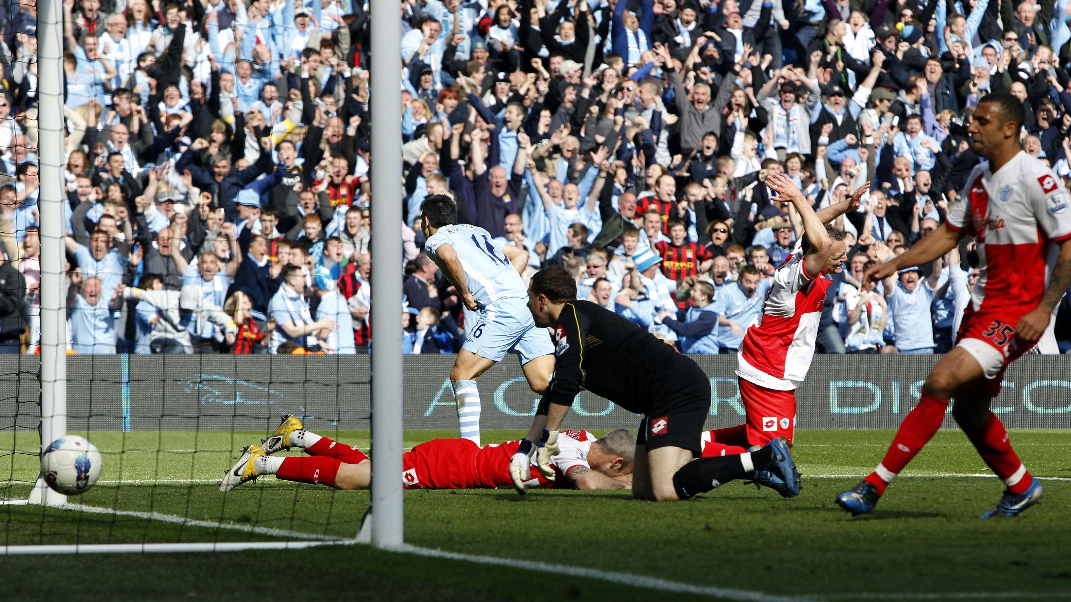 Aguero daje gol Kvins Park Rendžersima 2012. godine