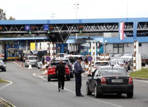 AMSS: Popodne se očekuje pojačan saobraćaj, kamioni na prelazu Batrovci čekaju četiri sata 1