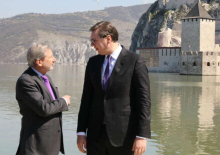 Austrijski Zeleni traže razjašnjenje: U kom svojstvu je Johanes Han bio na sastanku sa Vučićem? 1