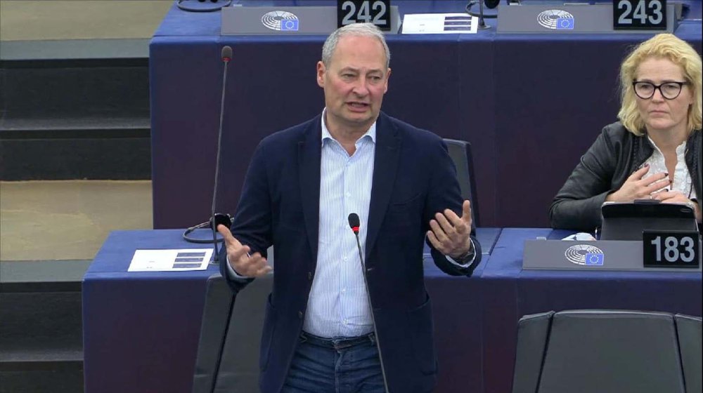 Koji evroposlanik je javno podržao listu Dragana Đilasa na predstojećim izborima? 9