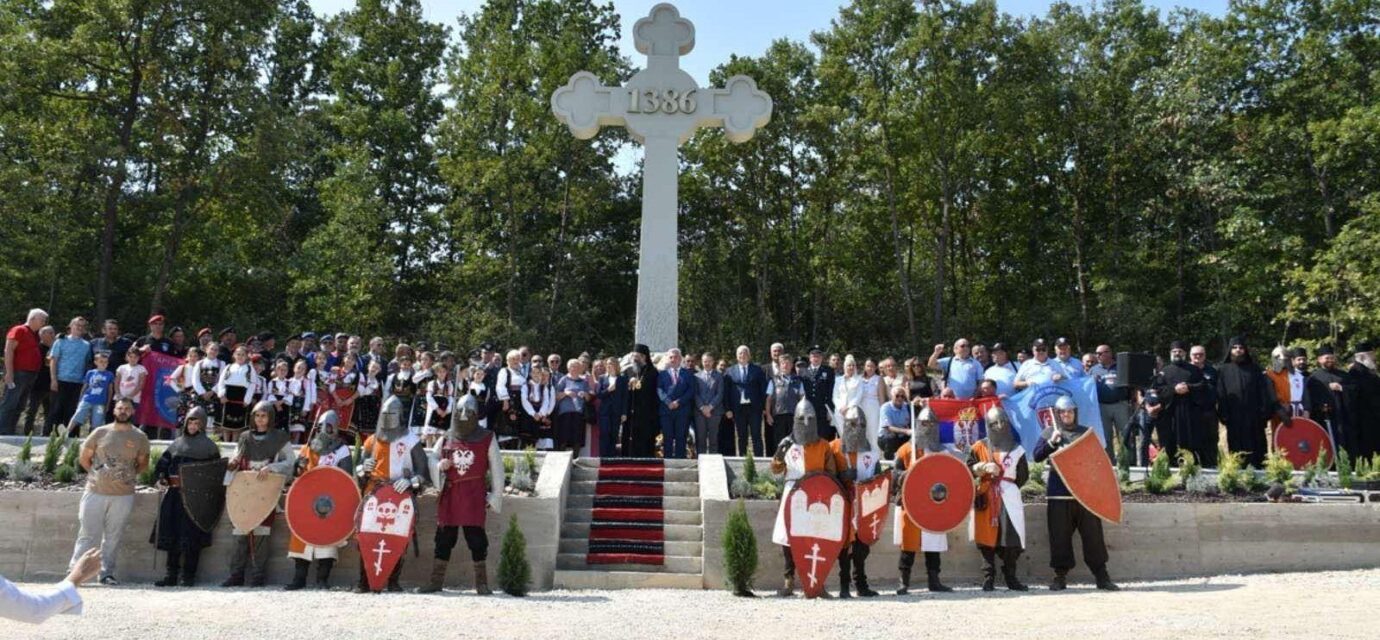 Otvaranje spomenika u Pločniku, upriličeno je uz političare, verske zvaničnike i vitezove