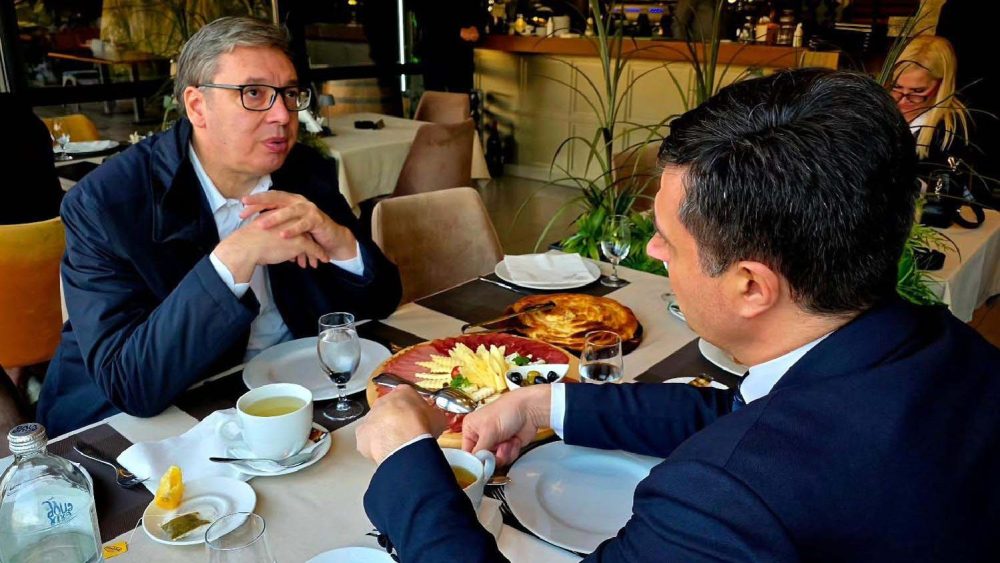 "Bolje da ne dolazi, dobiće manje glasova": Zašto je Vučić najavio završni miting naprednjaka u Nišu? 2