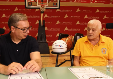 Bolje i da ga „pljuju” i „hejtuju”, nego da ga ne spominju: Sagovornici Danasa o premijeri Vučićevog „podkAVsta” 1