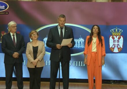 Borislav Antonijević (Mi) se obratio iz Skupštine sa doktorkama Jovanom Stojković i Valentinom Arsić Arsenijević 1