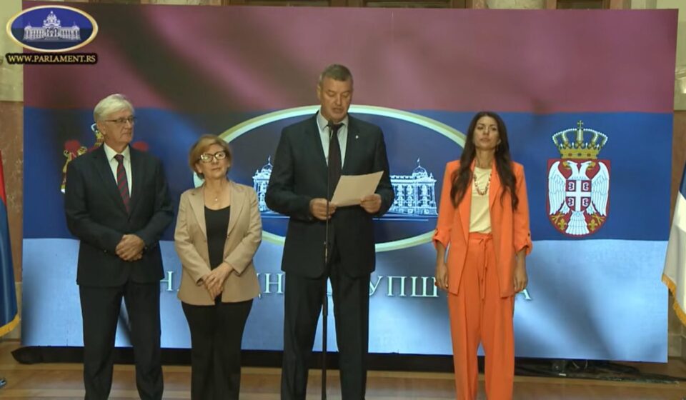 Borislav Antonijević (Mi) se obratio iz Skupštine sa doktorkama Jovanom Stojković i Valentinom Arsić Arsenijević 1