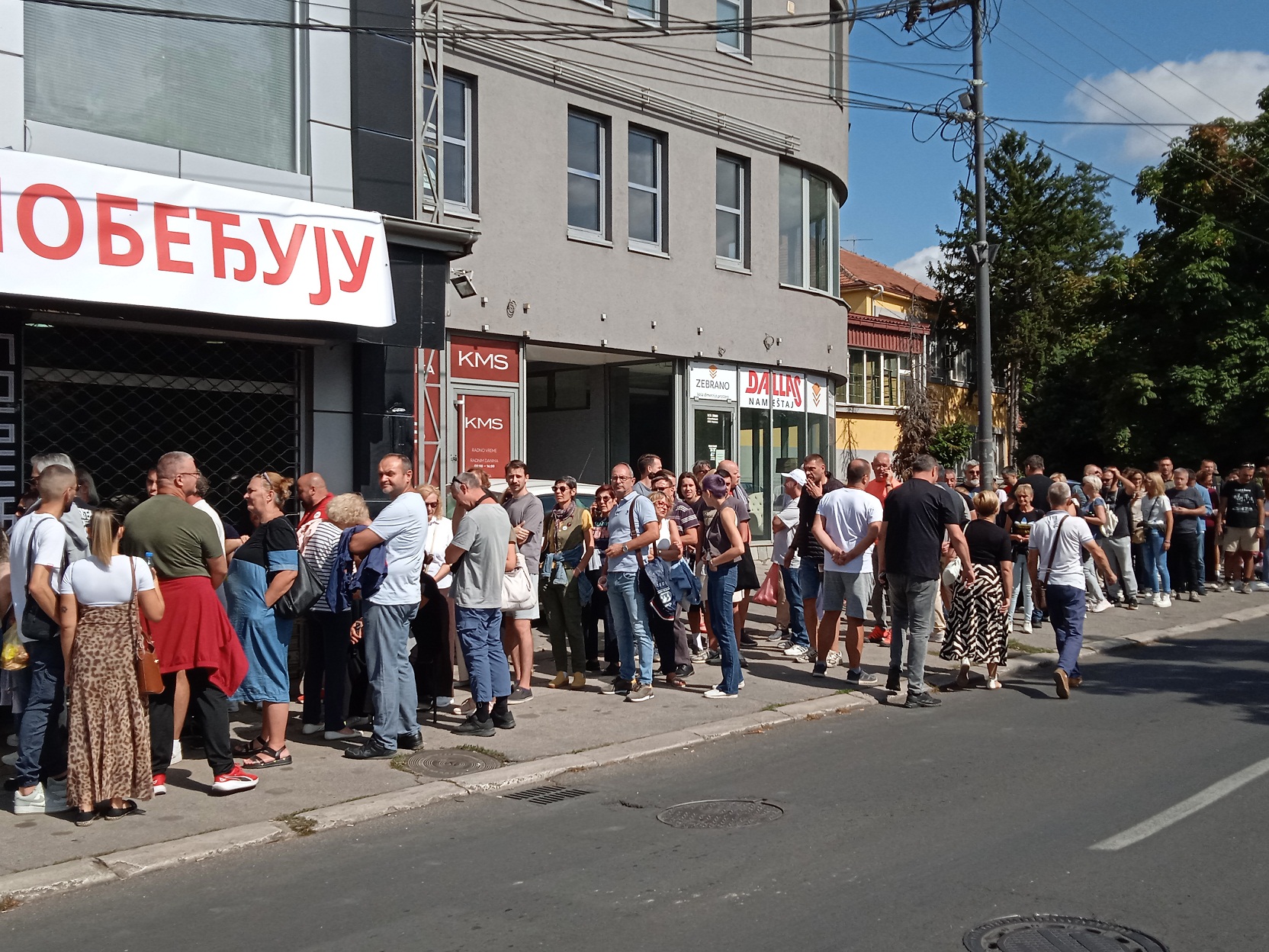 Čekam, čekam, čekaću..., za studente potpisaću: Nezapamćeni redovi za podršku studentskoj listi u Kragujevcu (FOTO) 2