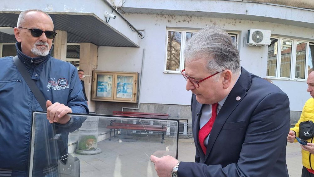 Dr Dragana Milića tužilaštvo posle godinu i po izvestilo o "pucnju" na prozor njegovog stana: "Sumnja u izazivanje opšte opasnosti, a ne u pokušaj ubistva" 2