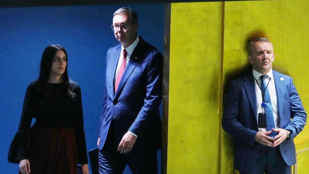 Hvali se kilometrima asfalta, a uništio institucije i "otpuzao" sa Kosova: Da li je Vučić na mestu predsednika Srbije postigao "istorijske uspehe"? 1