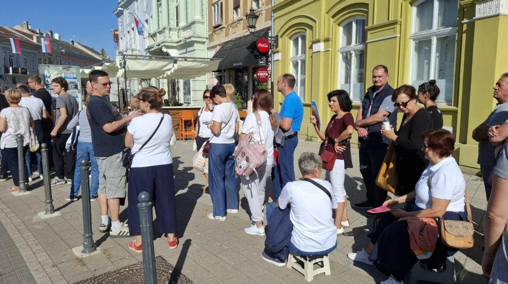 Obara li Vučić svetske rekorde u prikupljanju potpisa za kandidaturu? 8