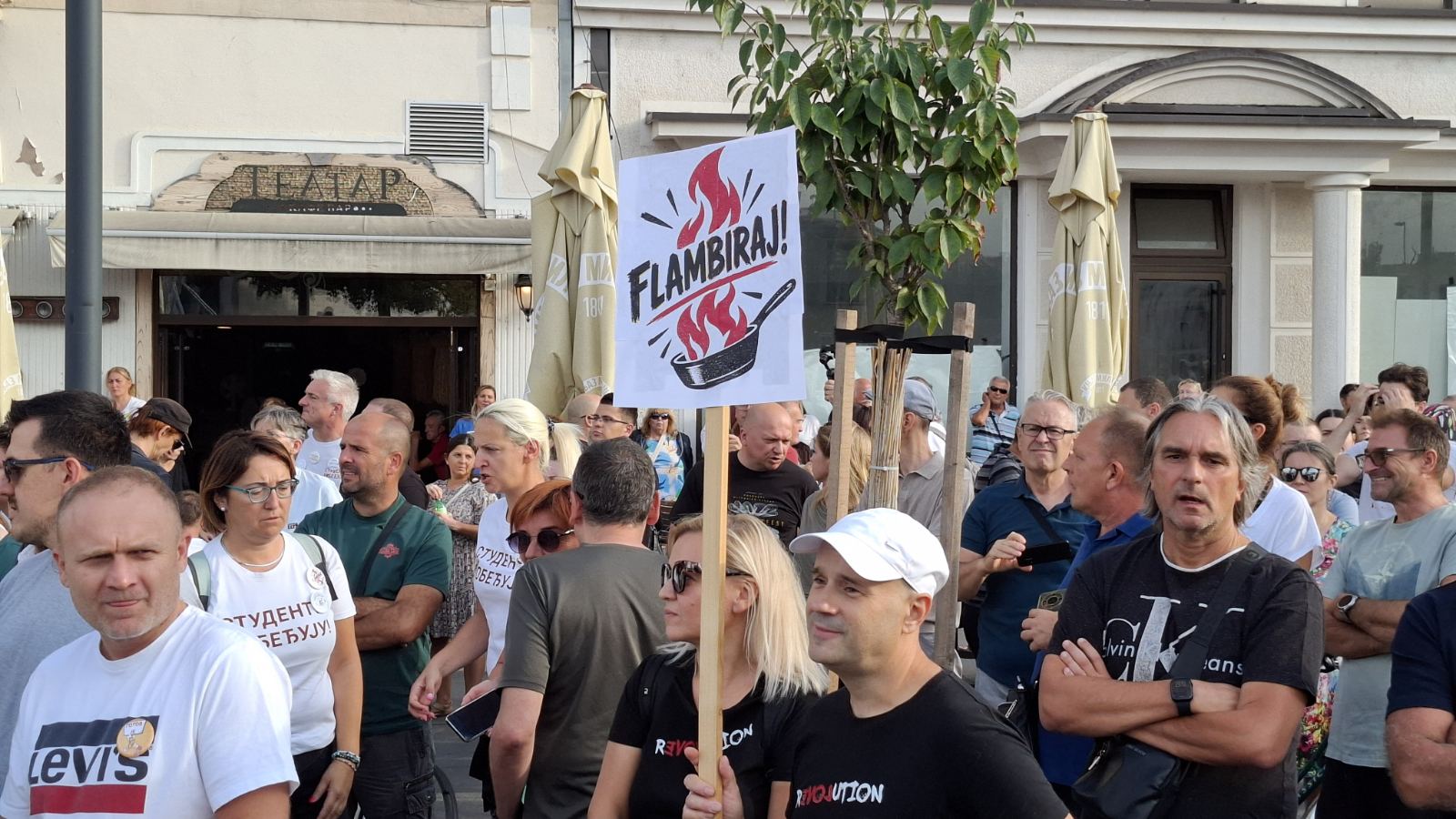 "Kucnuo je čas, studenti pobeđuju!": Počeo prvi studentski skup u okviru izborne kampanje u Novom Sadu (FOTO, VIDEO) 1