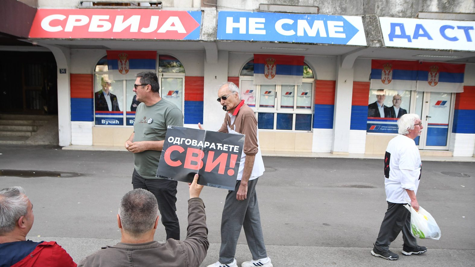 Marka Starčevića aktivistu iz Odžaka naprednjaci tuže zbog reči "bot": "Pretukli su mi sina, uništili biznis, nadam se da je ovo poslednja tortura koju prolazim" 2 Marka Starčevića aktivistu iz Odžaka naprednjaci tuže zbog reči "bot": "Pretukli su mi sina, uništili biznis, nadam se da je ovo poslednja tortura koju prolazim" 2