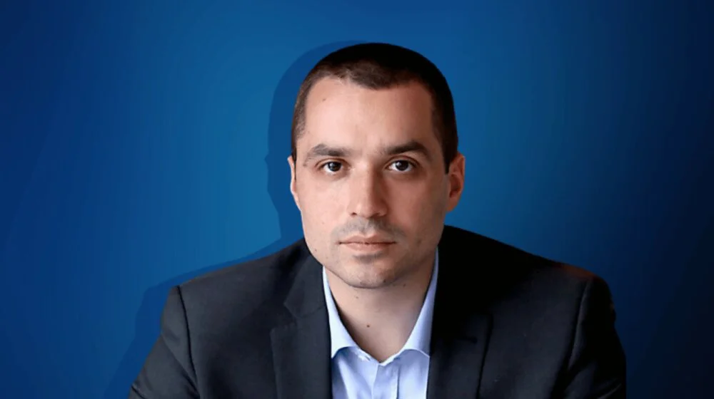 Luka Petrović "Niški naprednjaci igraju kolo na muziku koju svira beogradski naprednjački ansambl": Šef izbornog štaba u Nišu stiže iz Beograda 3