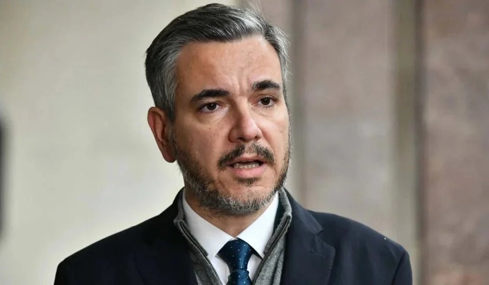 Obradović: Vučić mora da odgovori ko je iz njegovog kabineta upravljao projektom pruge 1