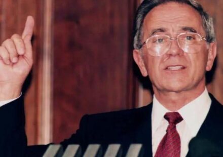 Milan Panić u skupštini, 1992.