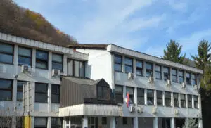 Pao lampion na šetalištu u centru Ivanjice, dvoje povređenih 2