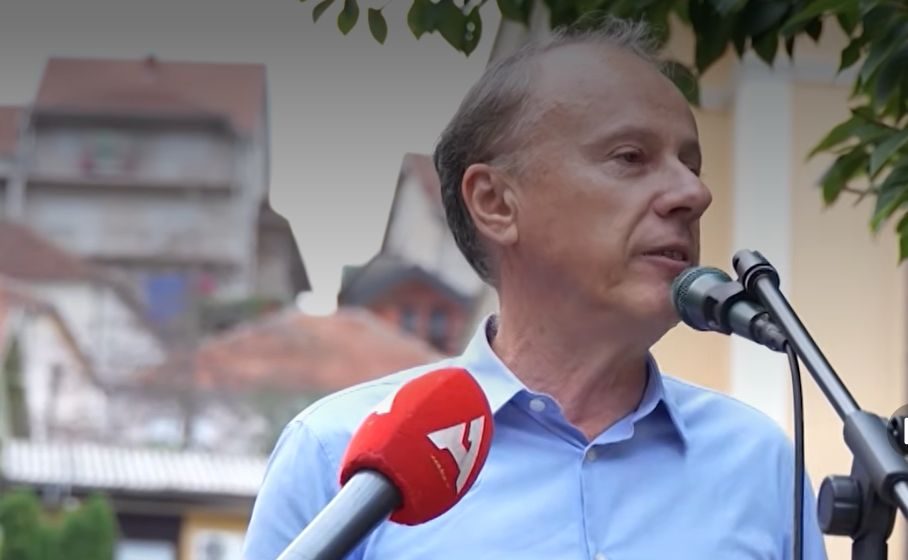 Šta je poručio rektor Đokić dolaskom ispred Pravnog fakulteta? 9