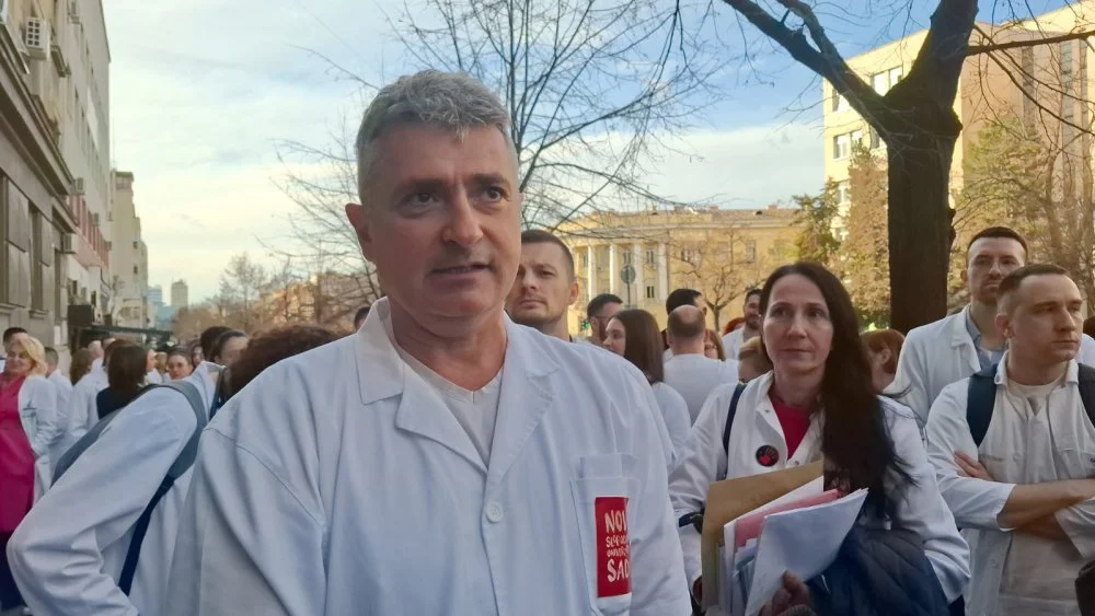 Popravljanje političkog rejtinga ili briga za medicinske sestre na intenzivnoj nezi: Zašto Vućić odvaja zdravstvene radnike? 3 Popravljanje političkog rejtinga ili briga za medicinske sestre na intenzivnoj nezi: Zašto Vućić odvaja zdravstvene radnike? 3