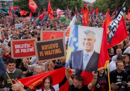 Zastave Albanije, Kosova i posteri Hašima Tačija